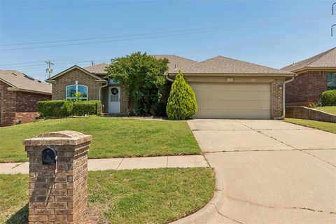 Photo of 117 Sandstone Drive, Norman, OK 73071 (MLS # 1229534)