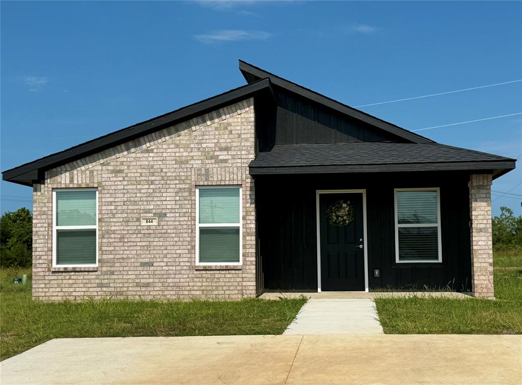 Photo 1 of 21 — 844 Elm Street, Seminole, OK 74868