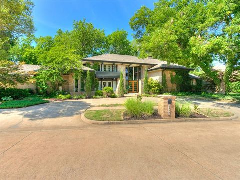 Photo of 2904 Castlewood Drive, Norman, OK 73072 (MLS # 1229345)
