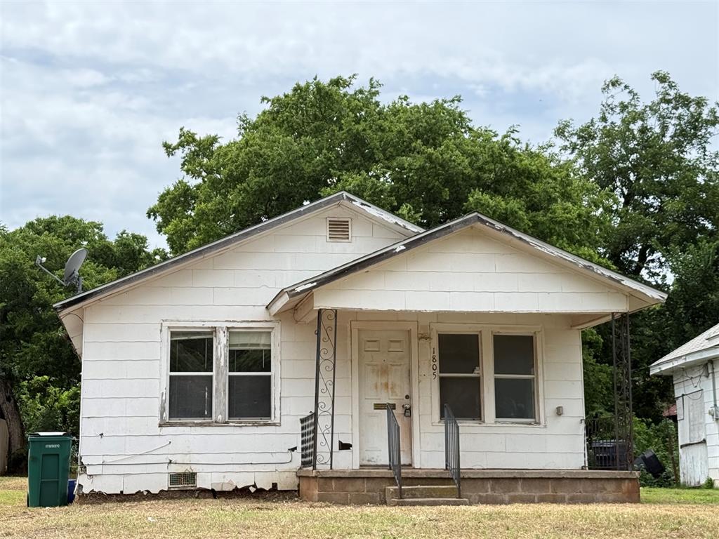 Photo 1 of 37 — 1805 N Kelham Avenue, Oklahoma City, OK 73111