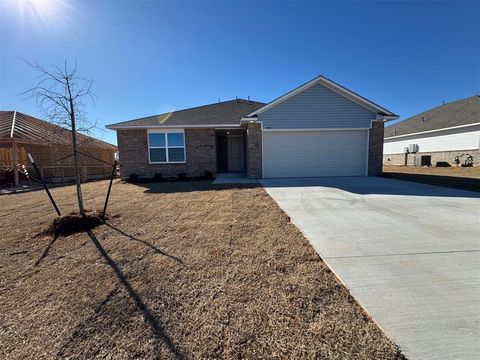 Photo of 941 S Buffalo Lane, Mustang, OK 73064 (MLS # 1217510)