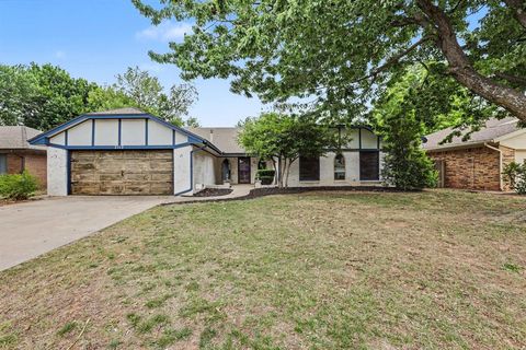 Photo of 2112 Bentham Place, Yukon, OK 73099 (MLS # 1228124)