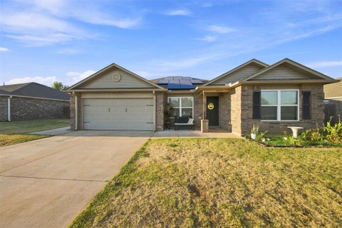 Photo of 10613 SW 22nd Street, Yukon, OK 73099 (MLS # 1246634)