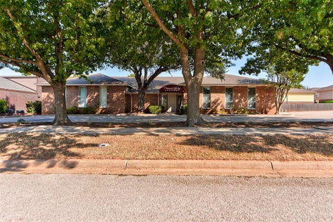Photo of 2433 Wilcox Drive, Norman, OK 73069 (MLS # 1250836)