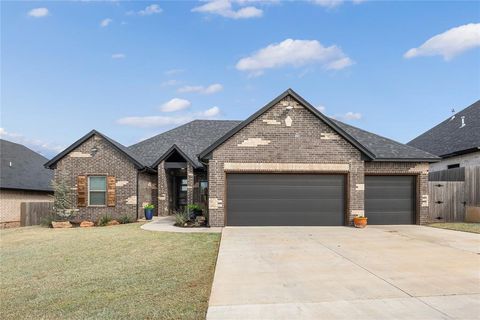 Photo of 11625 NW 104th Street, Yukon, OK 73099 (MLS # 1219289)