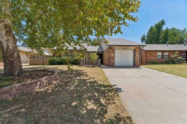 12302 SW 15TH TER, YUKON, OK 73099 - Image c41799c4de08b7ddc1c0bf5bfc8e300e/2150720599