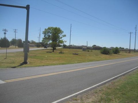Photo of 2524 S Eastern Avenue, Moore, OK 73160 (MLS # 1210706)