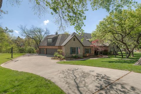 Photo of 3812 Creek Bank Drive, Edmond, OK 73003 (MLS # 1227293)