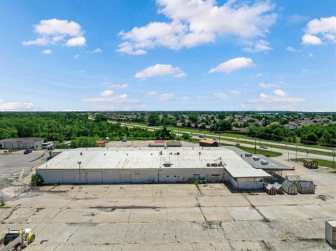 Photo of 1515 E Main Street, Yukon, OK 73099 (MLS # 1238028)