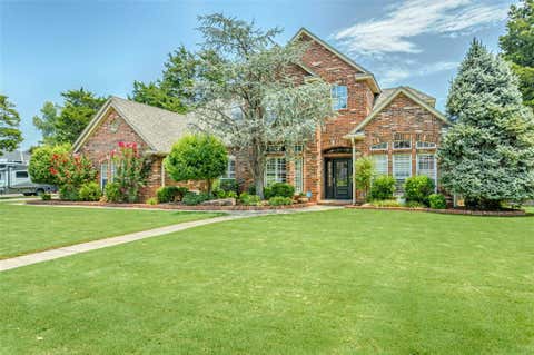 Photo of 4808 South Lake Drive, Norman, OK 73072 (MLS # 1237601)