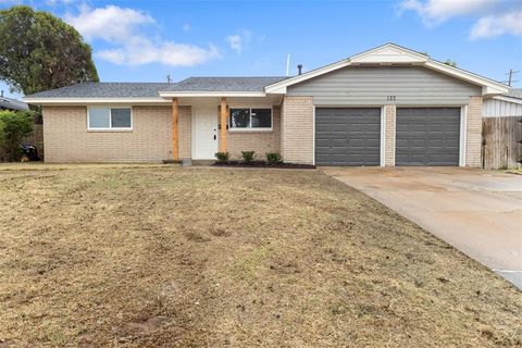 Photo of 122 Kelly Drive, Moore, OK 73160 (MLS # 1230273)