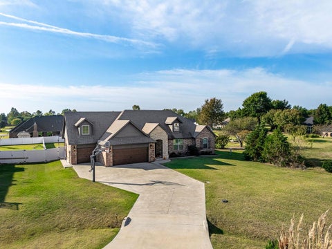 Photo of 38427 Collina DR, Shawnee, OK 74804 (MLS # 1255616)