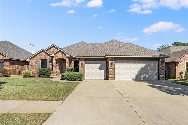 8821 NW 114TH ST, OKLAHOMA CITY, OK 73162 - Image c5ccde8668fc3a3ce67984b9c02f4dae/1982928198