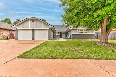 Photo of 913 NE 4th Street, Moore, OK 73160 (MLS # 1227718)