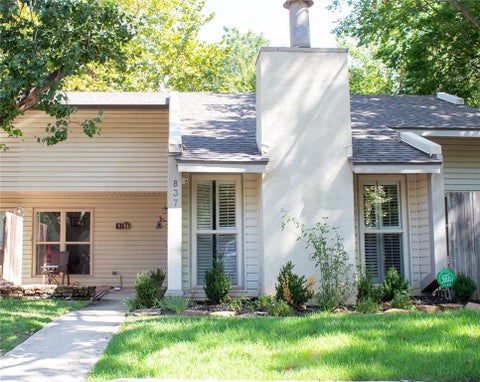 Photo of 837 Cardinal Creek Boulevard, Norman, OK 73072 (MLS # 1248105)