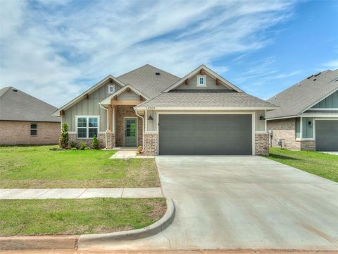 Photo of 12509 Dolche Vita Drive, Yukon, OK 73099 (MLS # 1225330)