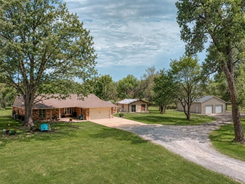Photo of 410 Quail Hollow Drive, Blanchard, OK 73010 (MLS # 1245705)
