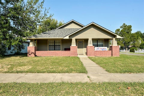 Photo of 1925 N McKinley Avenue, Oklahoma City, OK 73106 (MLS # 1244604)