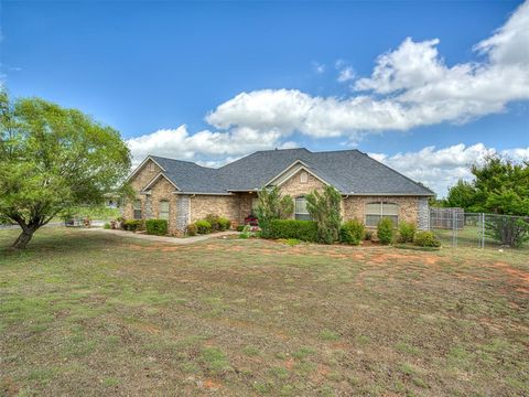 Photo of 428 Summer Valley Road, Blanchard, OK 73010 (MLS # 1222047)