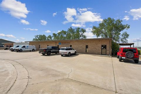 Photo of 908 E 35th Street, Shawnee, OK 74804 (MLS # 1230169)