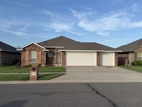 Photo of 2261 Blue Jay Drive, Edmond, OK 73012 (MLS # 1238793)