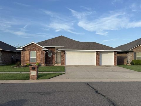 Photo of 2261 Blue Jay Drive, Edmond, OK 73012 (MLS # 1238793)