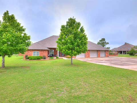 Photo of 611 Broadway, Guthrie, OK 73044 (MLS # 1230681)