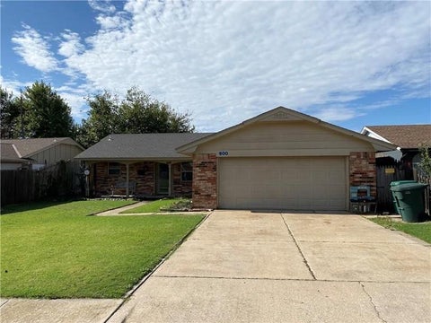 Photo of 600 Oak Creek Drive, Yukon, OK 73099 (MLS # 1250547)