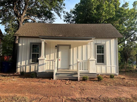 Photo of 605 E Harrison Avenue, Guthrie, OK 73044 (MLS # 1234315)