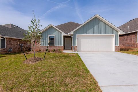 Photo of 8401 NW 162nd Street, Edmond, OK 73013 (MLS # 1224850)