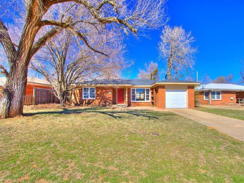Photo of 633 E Frolich Drive, Midwest City, OK 73110 (MLS # 1233116)