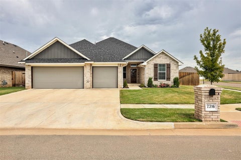 Photo of 7316 Elaine Street, Yukon, OK 73099 (MLS # 1239997)