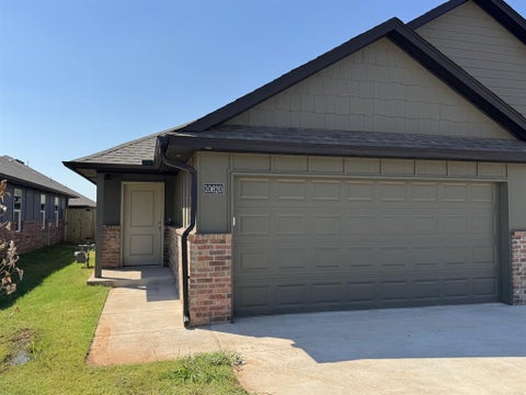 Photo of 10620 SW 16th Terrace, Yukon, OK 73099 (MLS # 1248655)