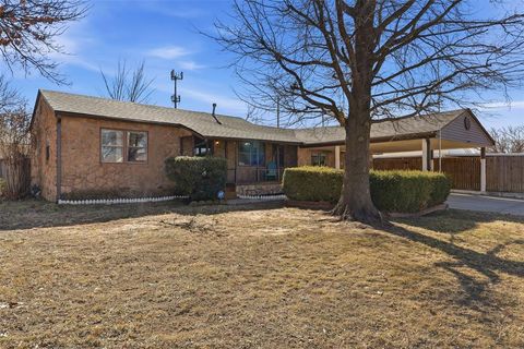 Photo of 200 Oak Street, Midwest City, OK 73110 (MLS # 1226945)