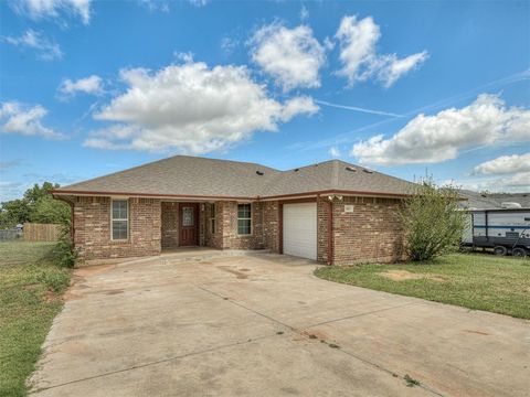 Photo of 663 SW 12th Street, Blanchard, OK 73010 (MLS # 1223807)