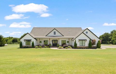 Photo of 2560 S Sara Avenue, Blanchard, OK 73010 (MLS # 1236221)