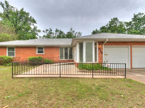 Photo of 1214 Cruce Street, Norman, OK 73069 (MLS # 1225311)