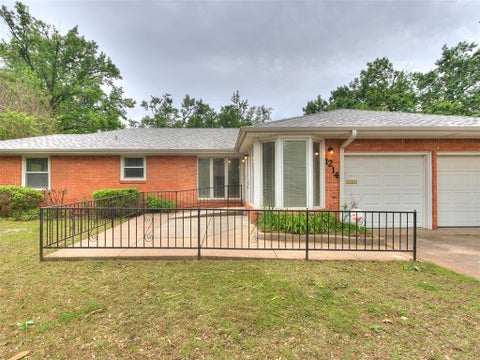 Photo of 1214 Cruce Street, Norman, OK 73069 (MLS # 1225311)