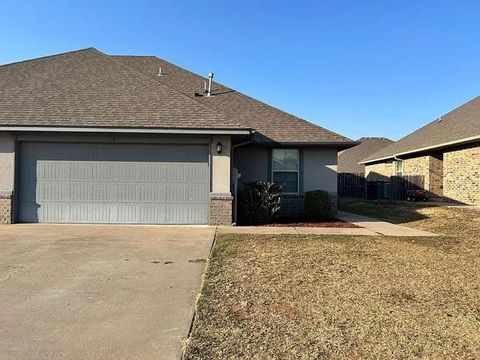 Photo of 11205 NW 114th Street, Yukon, OK 73099 (MLS # 1229851)