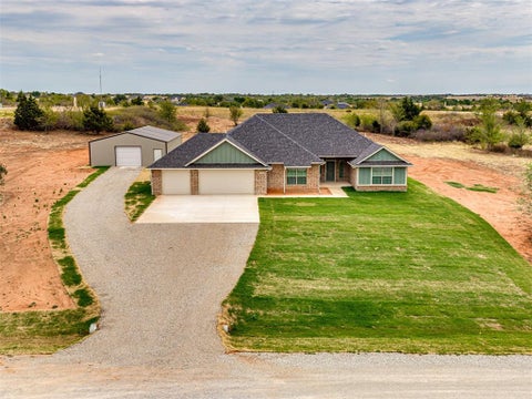 Photo of 1989 Twin Spires Trail, Blanchard, OK 73010 (MLS # 1231269)