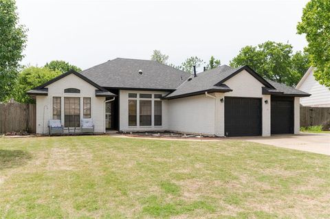 Photo of 1125 Sennybridge Drive, Yukon, OK 73099 (MLS # 1227683)