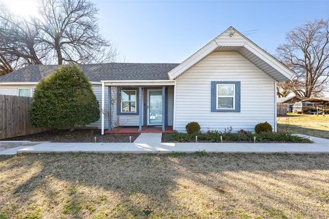 Photo of 825 S 3rd Avenue, Purcell, OK 73080 (MLS # 1214596)