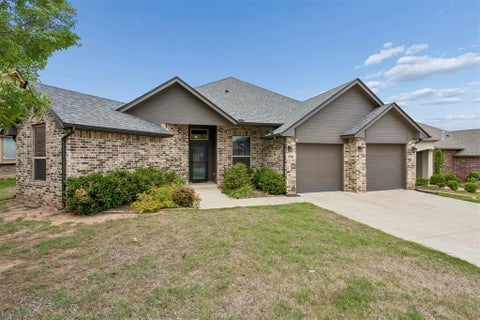 Photo of 516 NE 23rd Avenue, Norman, OK 73071 (MLS # 1237030)