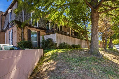 Photo of 6100 N Brookline Avenue #3, Oklahoma City, OK 73112 (MLS # 1252784)