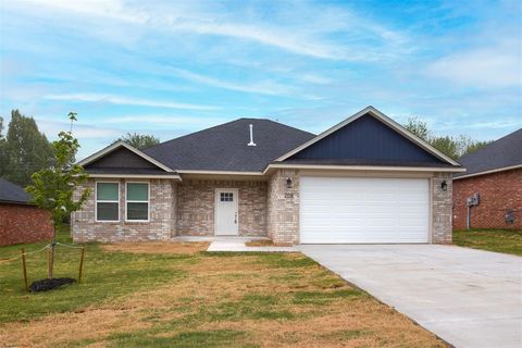 Photo of 208 E Abbott Lane, Mustang, OK 73064 (MLS # 1225784)