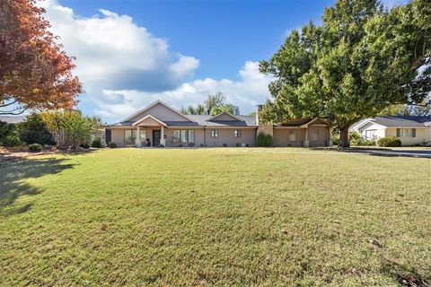 Photo of 1810 Elmhurst Avenue, Nichols Hills, OK 73120 (MLS # 1221583)