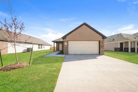 Photo of 1903 Dogwood Drive, El Reno, OK 73036 (MLS # 1219441)