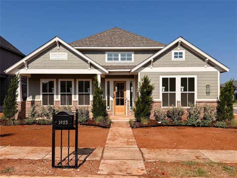 Photo of 1925 Parkwood Avenue, Edmond, OK 73034 (MLS # 1244638)