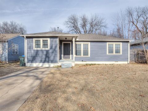 Photo of 1111 W Comanche Street, Norman, OK 73069 (MLS # 1237732)