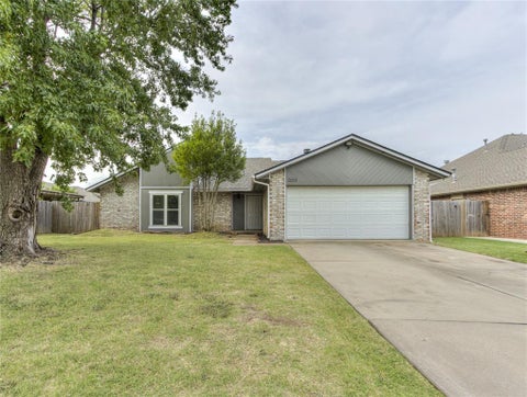 Photo of 2028 Summer Way Lane, Edmond, OK 73013 (MLS # 1243429)